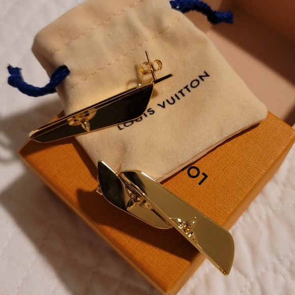 Auth LOUIS VUITTON Filigram earrings/ Gorgeous 😍 - Picture 8 of 9